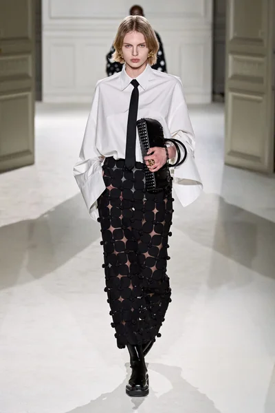 Look 50